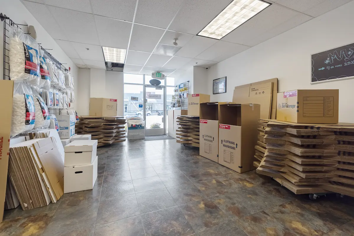 Cajas y suministros de mudanza en West Coast Self-Storage San Jose 421 Lincoln Ave, San Jose, CA 95126